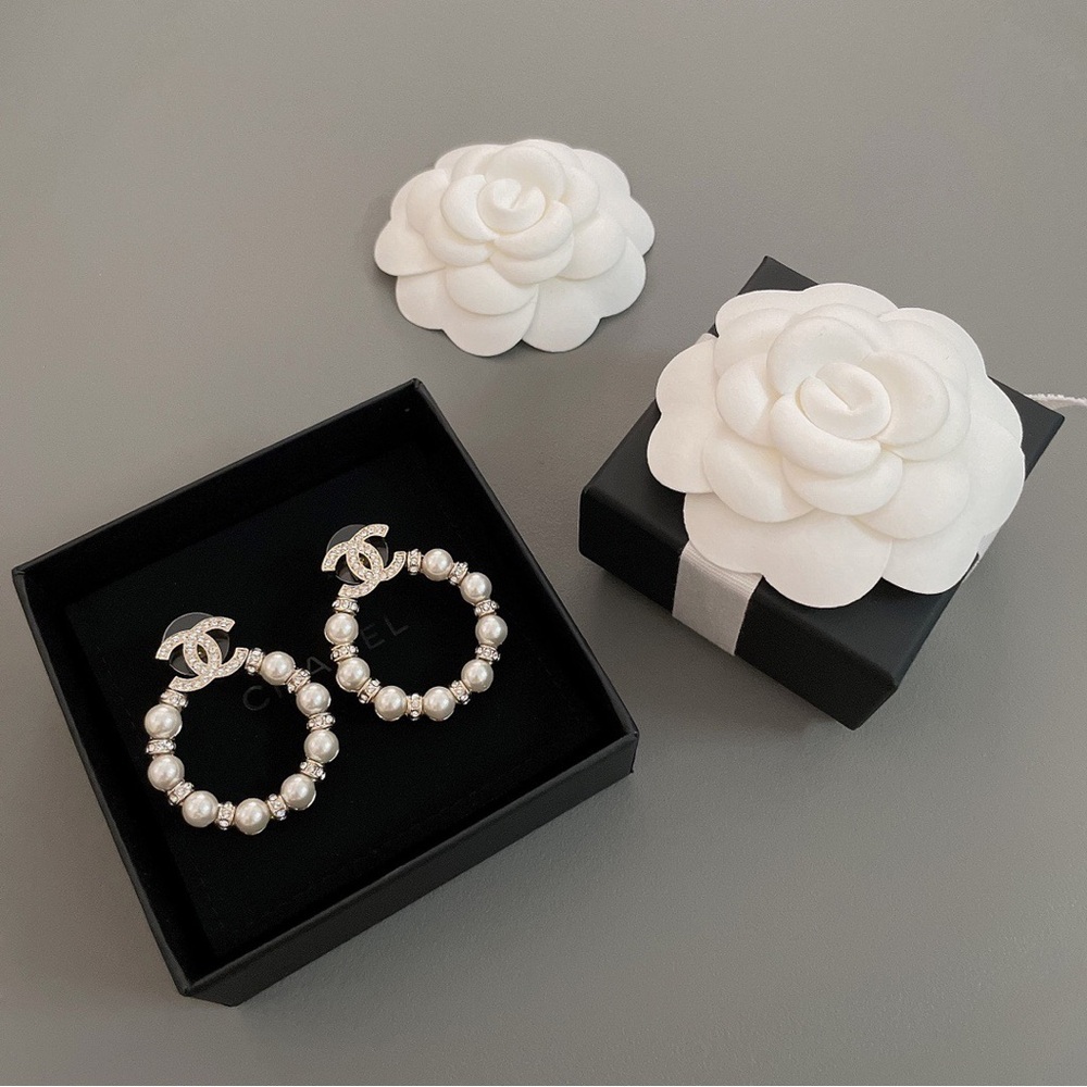 Chanel women's earrings